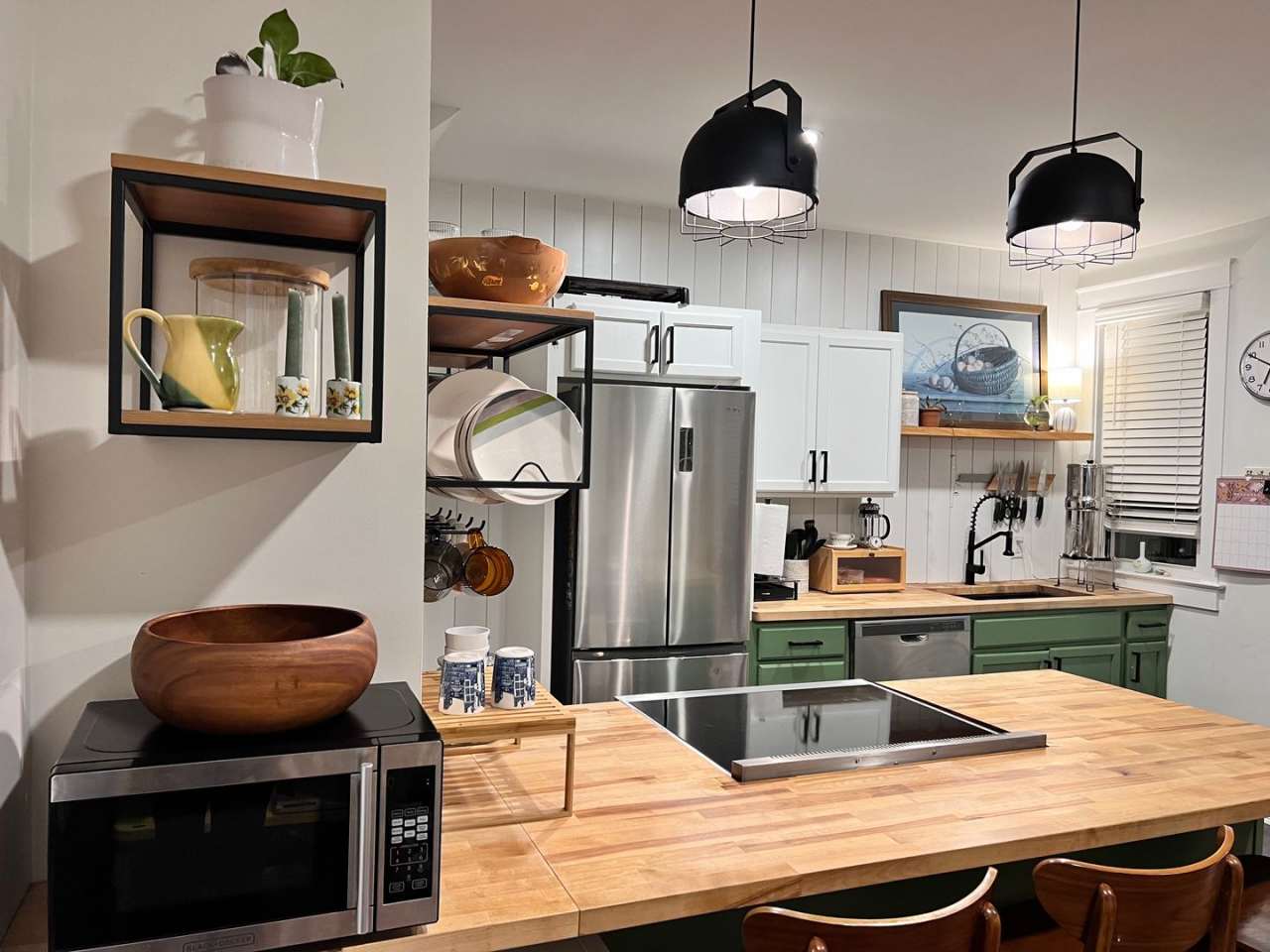 Charming Reynolds Ave Rental – Spacious Yard, Stylish Kitchen, Great Location