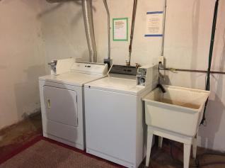 1 Bed 1 Bath Apartment in a Triplex Close to Downtown