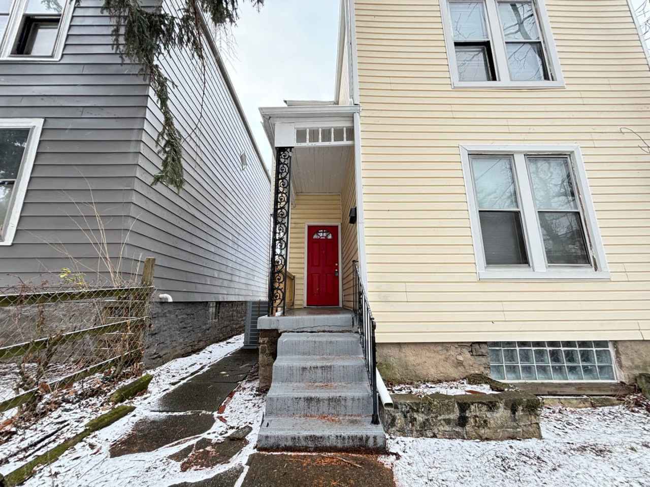 Amazing Harvard Home! *Move In Special - 100% Off First Month's Rent*