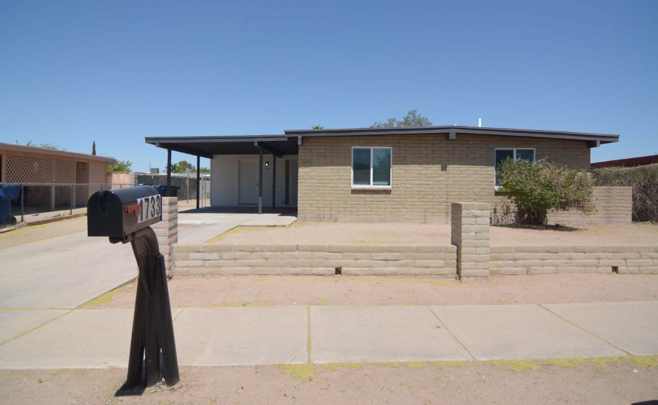 Remodeled 3 Bedroom 2 Bath House! South Tucson Location!