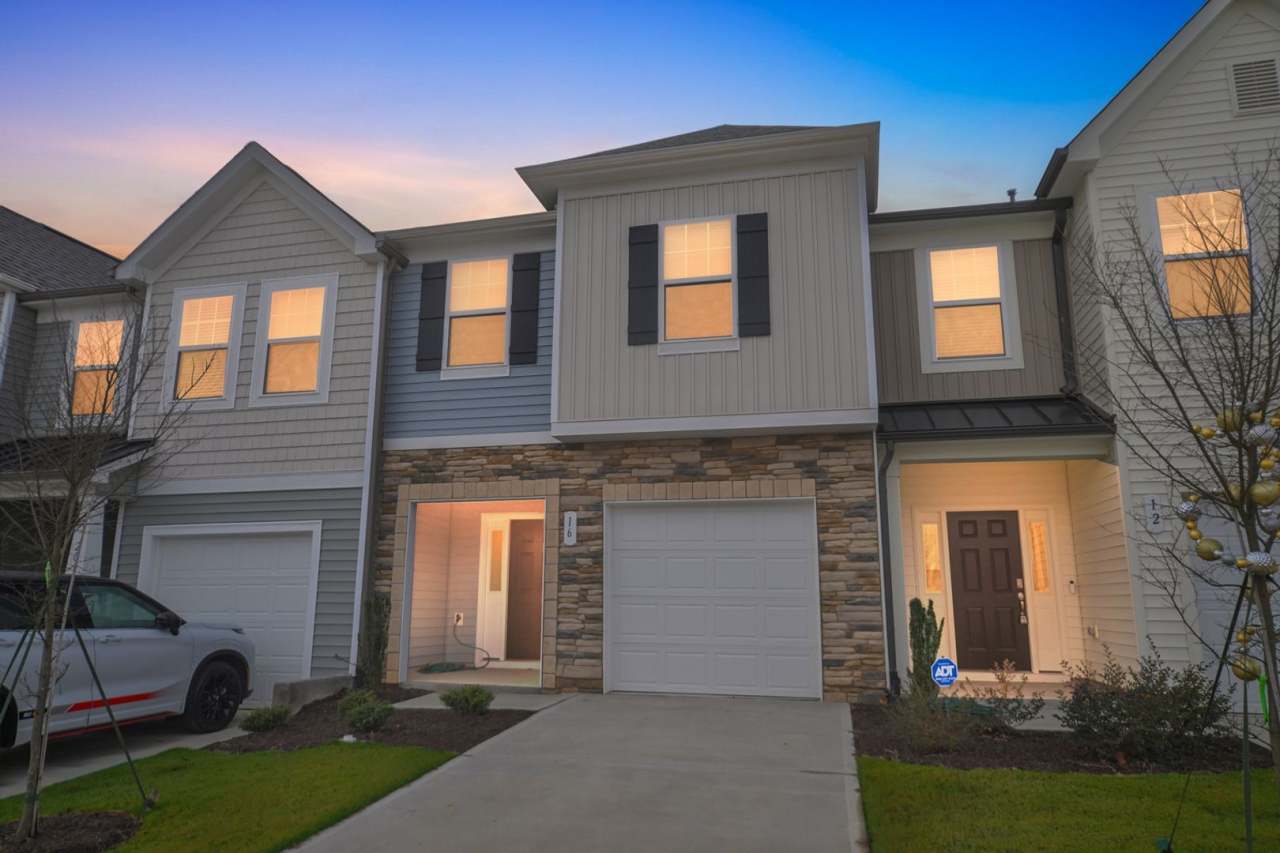 Charming 3BR Townhome in Clayton