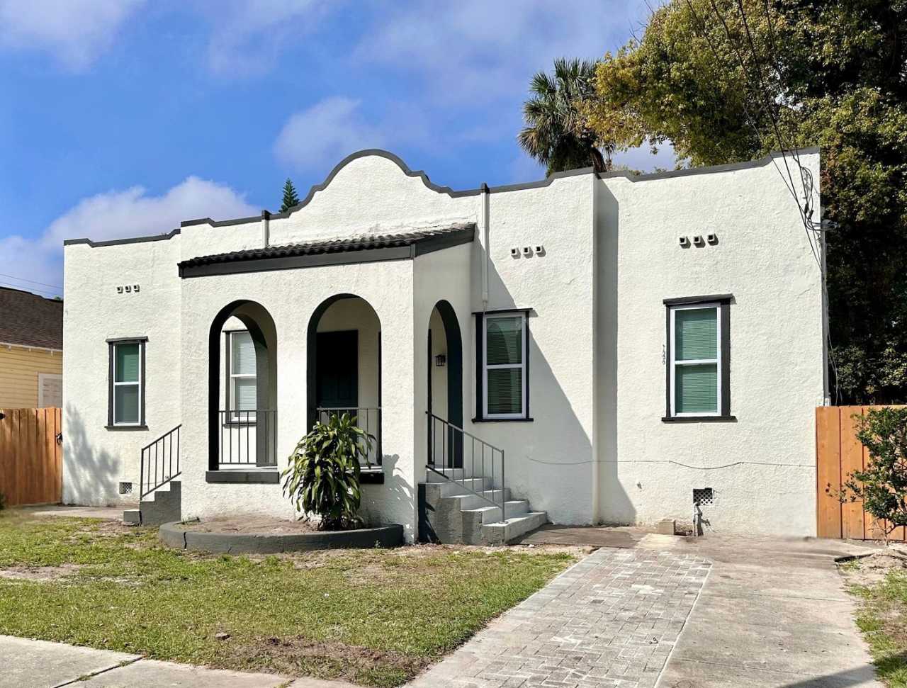 2 bedroom 1 bathroom duplex in Tampa Heights