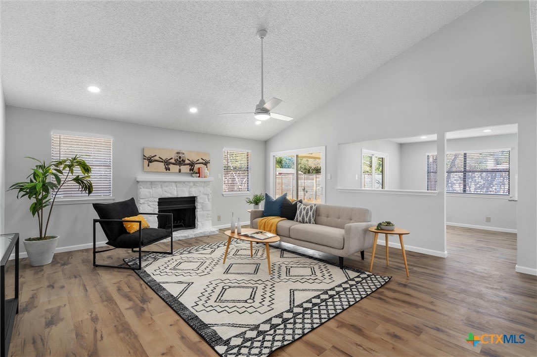 101 N Kings Canyon Dr