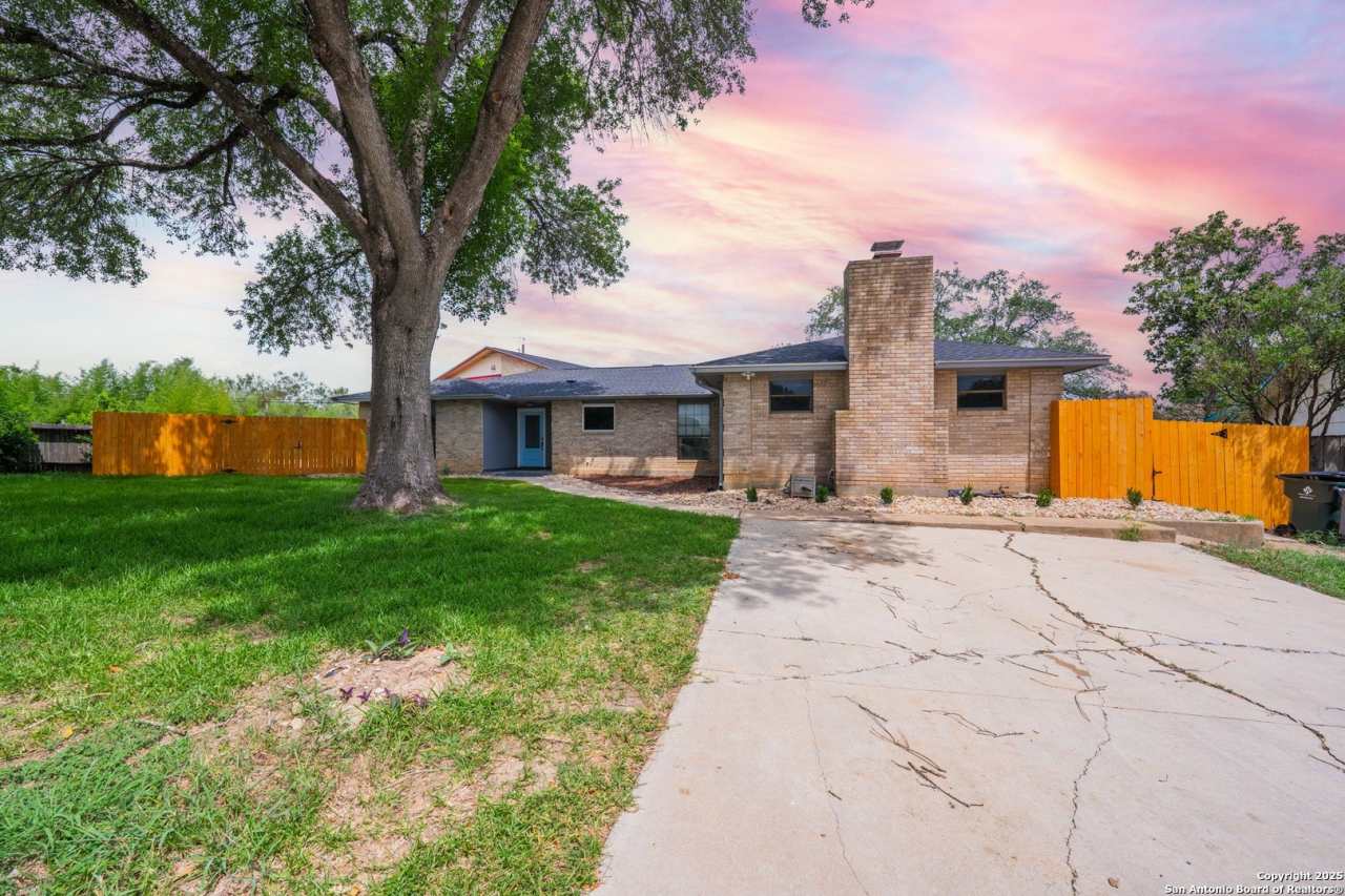 1002 River Oak unit: Main House