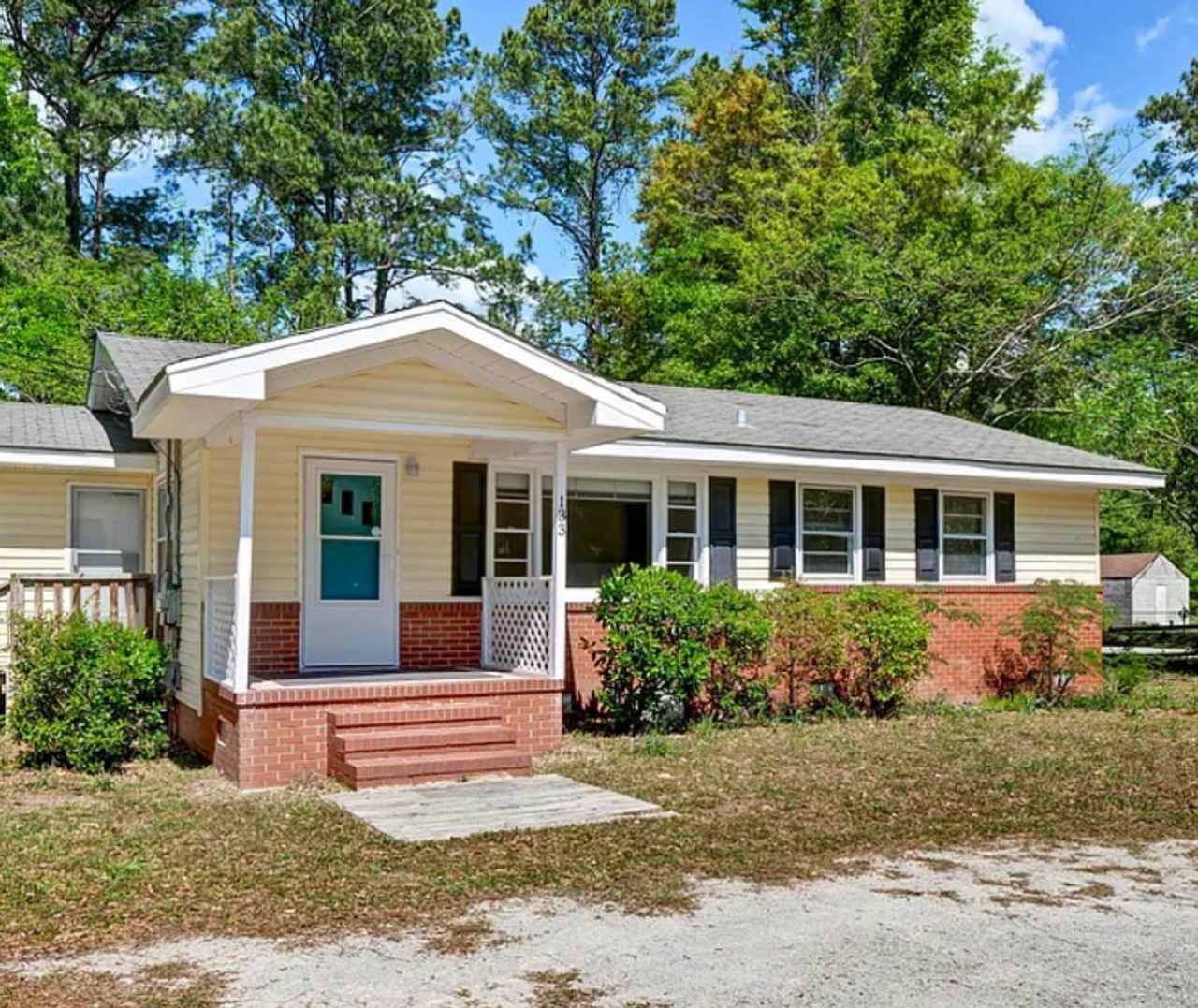 HINTON AVENUE - 4 Bedroom - Perfect for UNCW/Students Welcome  minutes to Wrightsville Beach!