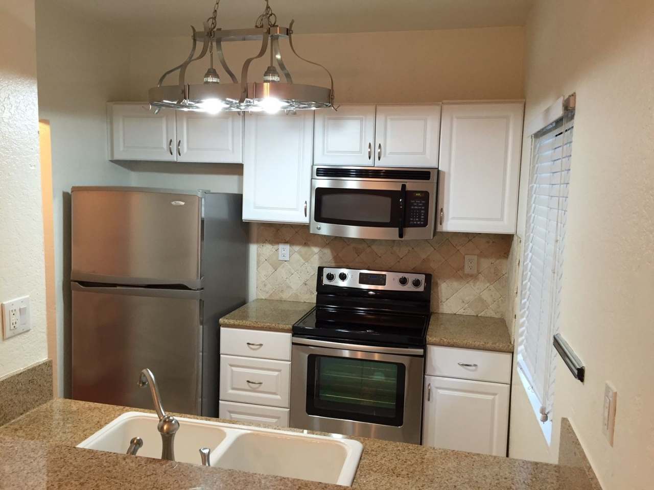 Beautiful 1 Bed/1 Bath Condo Apartment with Patio, Hardwood Flooring, Central AC, Washer and Dryer hookups, and Granite Countertops