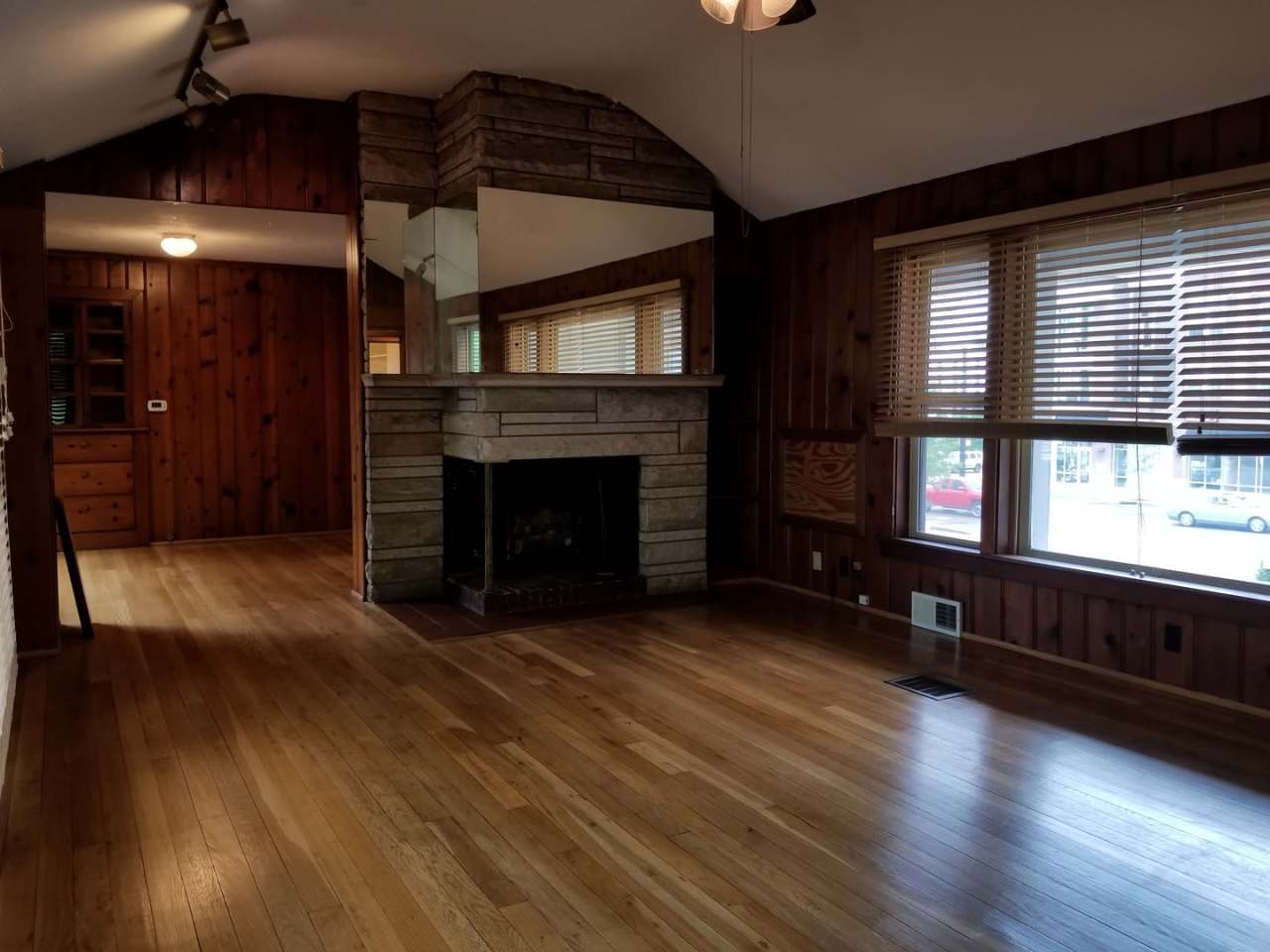 Charming 3 Bed 2 Bath Home! *2027*