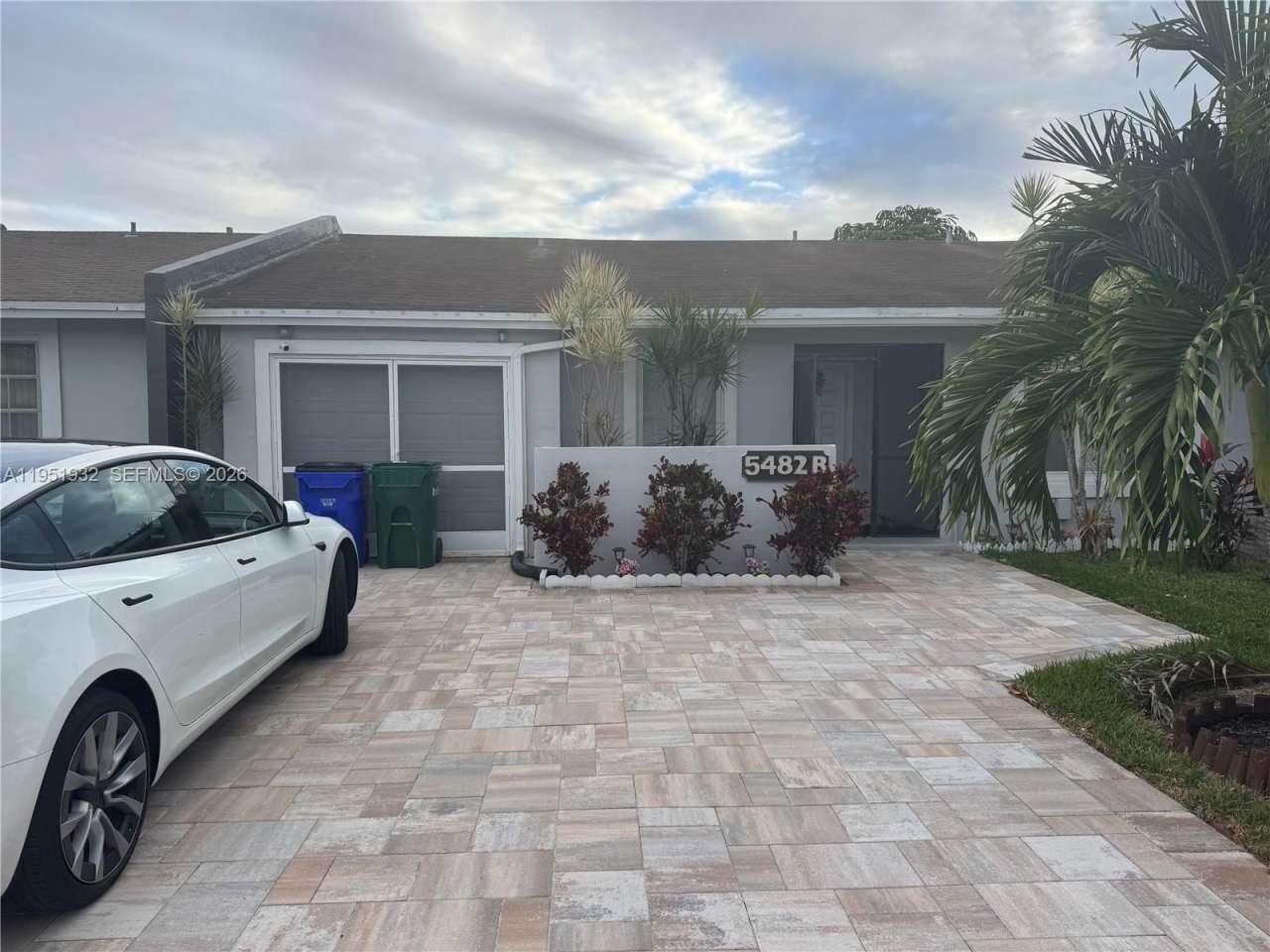 5482 S Lakewood Cir S