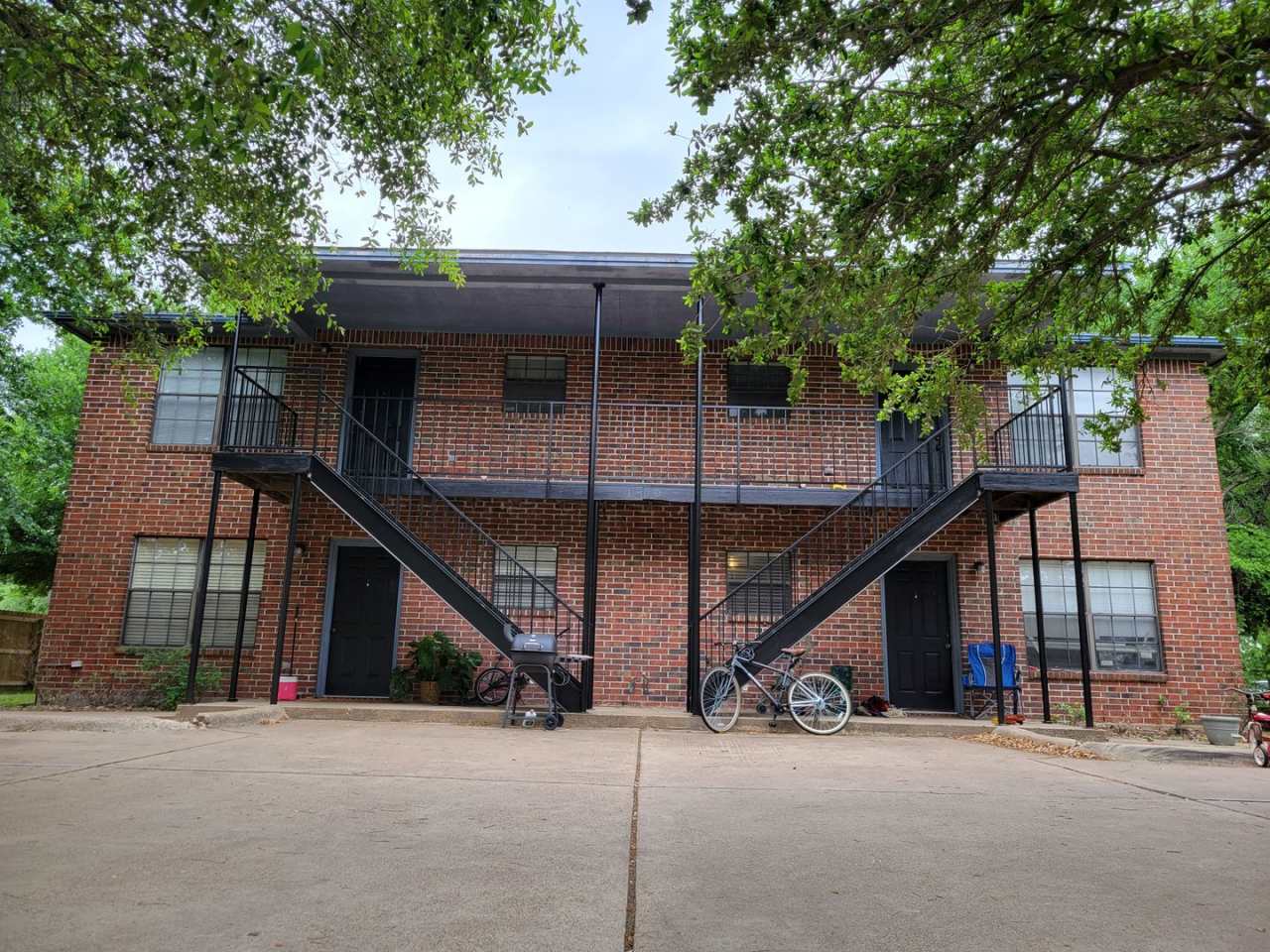 College Station, 3 bedroom / 2 bath fourplex on East Holleman with Washer/Dryer