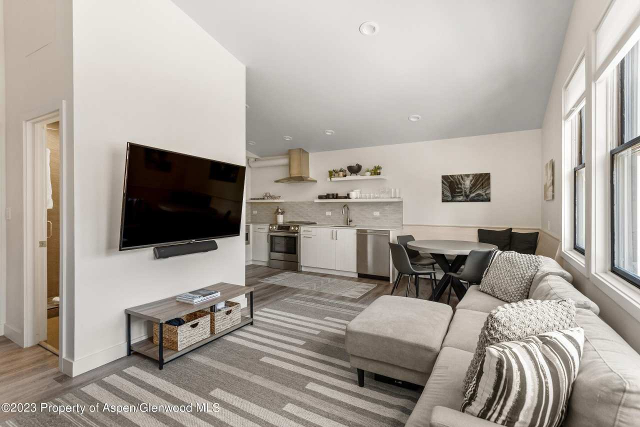 220 W Main Street unit: 210/P1/B6