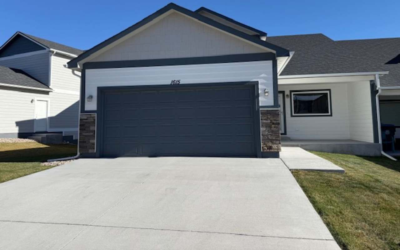 Fully Upgraded Executive Home For Lease