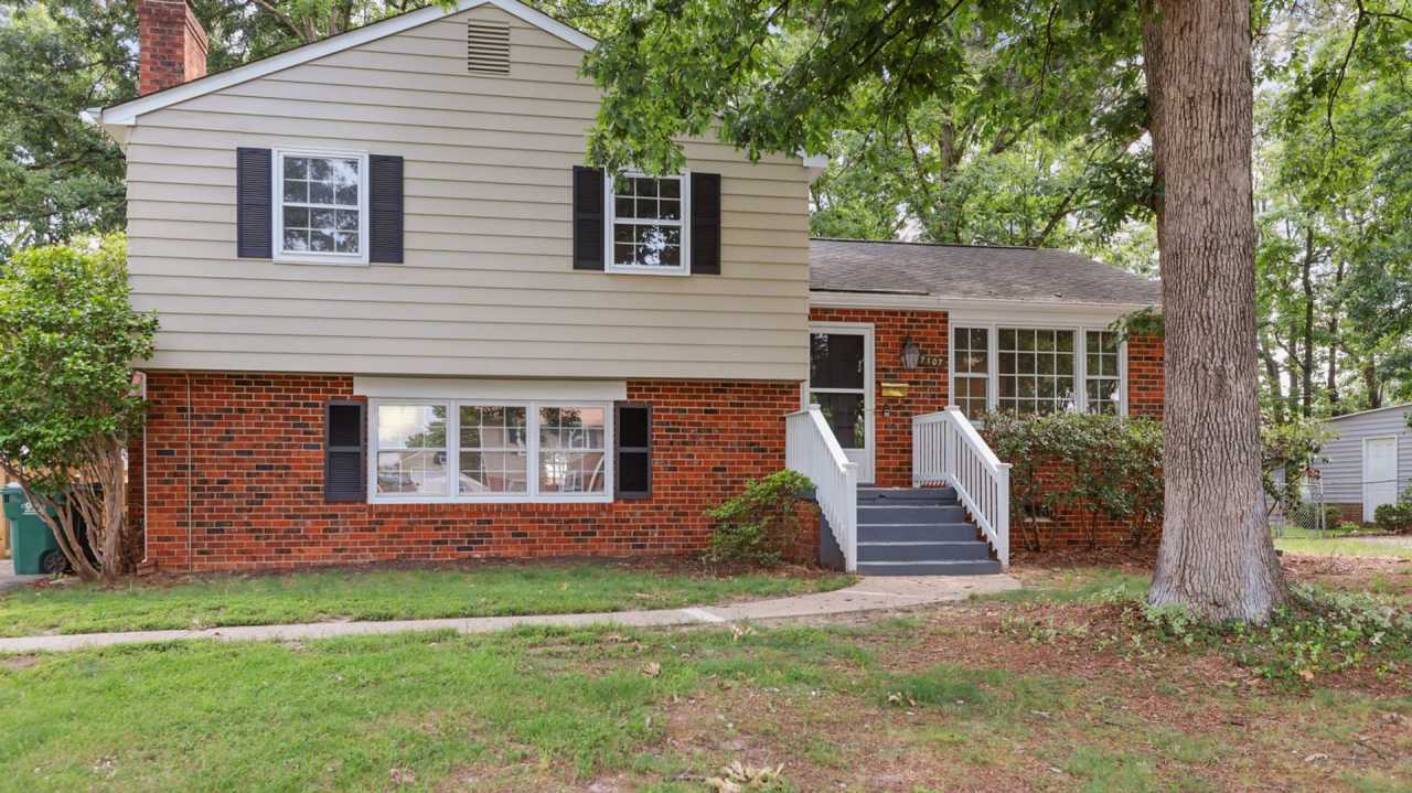 Charming Brick Tri-Level Home for Rent!