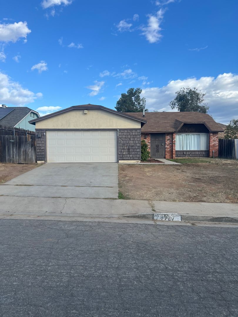 Spacious Rental in Santee – 9927 Sadie St