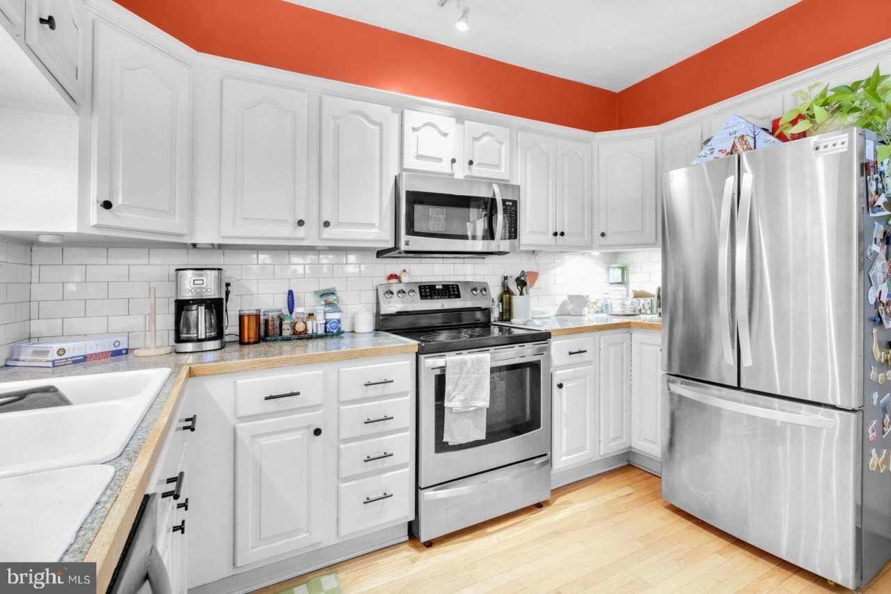 857 E THOMPSON STREET