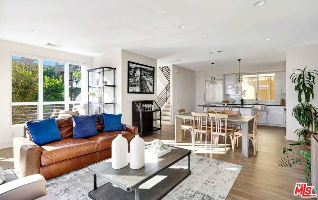 1414 1/2 N Stanley Avenue