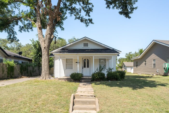 1528 North Beard Avenue