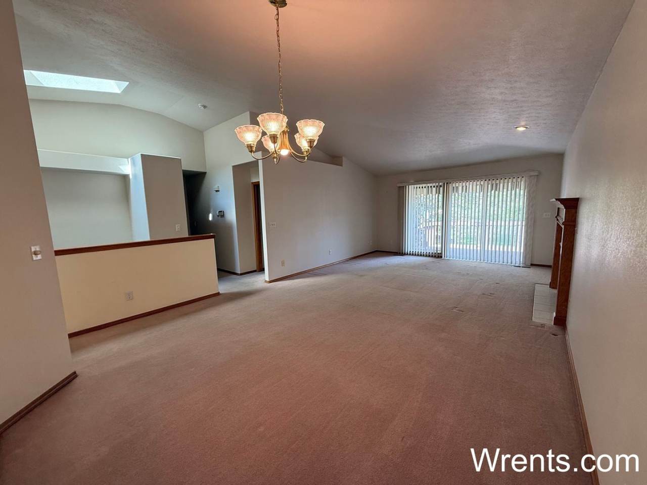 Over 3200sqft - Charming 3 bed / 3 bath Home Near The Creek at Qualchan Golf Course!