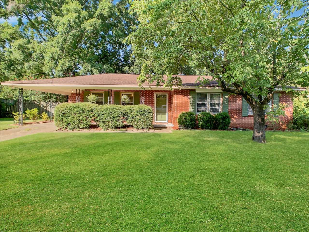 319 31st Place E Tuscaloosa, AL 35405