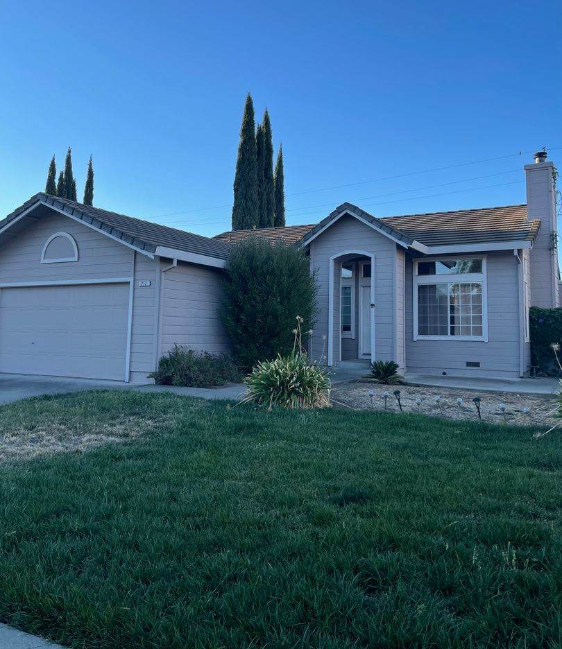 Move In Ready Single Family Home!