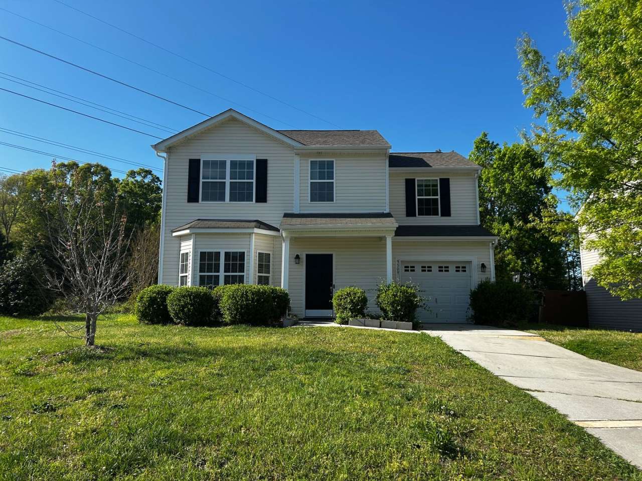 Beautiful 3 Bedroom Home With Bonus Room!!