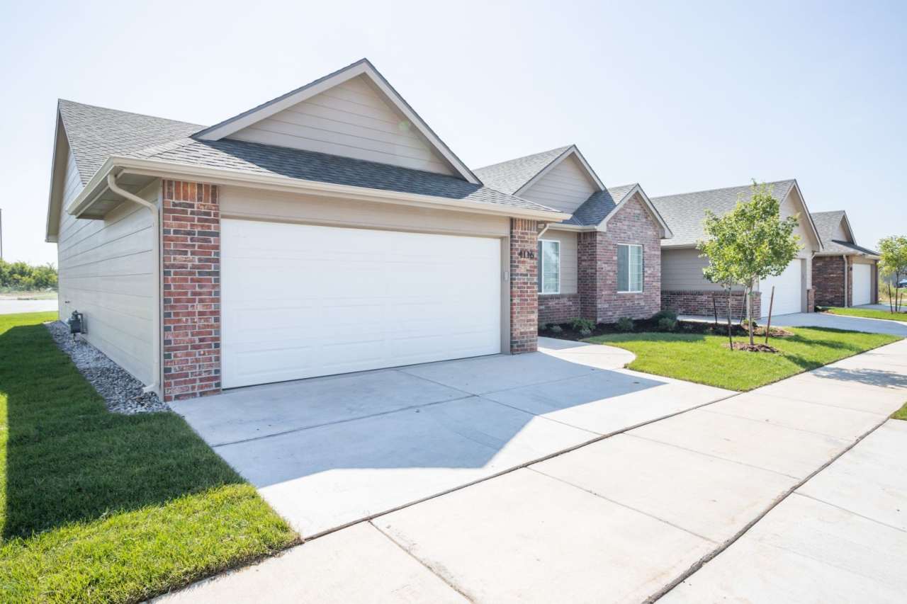 Beautiful 2BR/2BA Unit Available in Senior Living Community (55+)