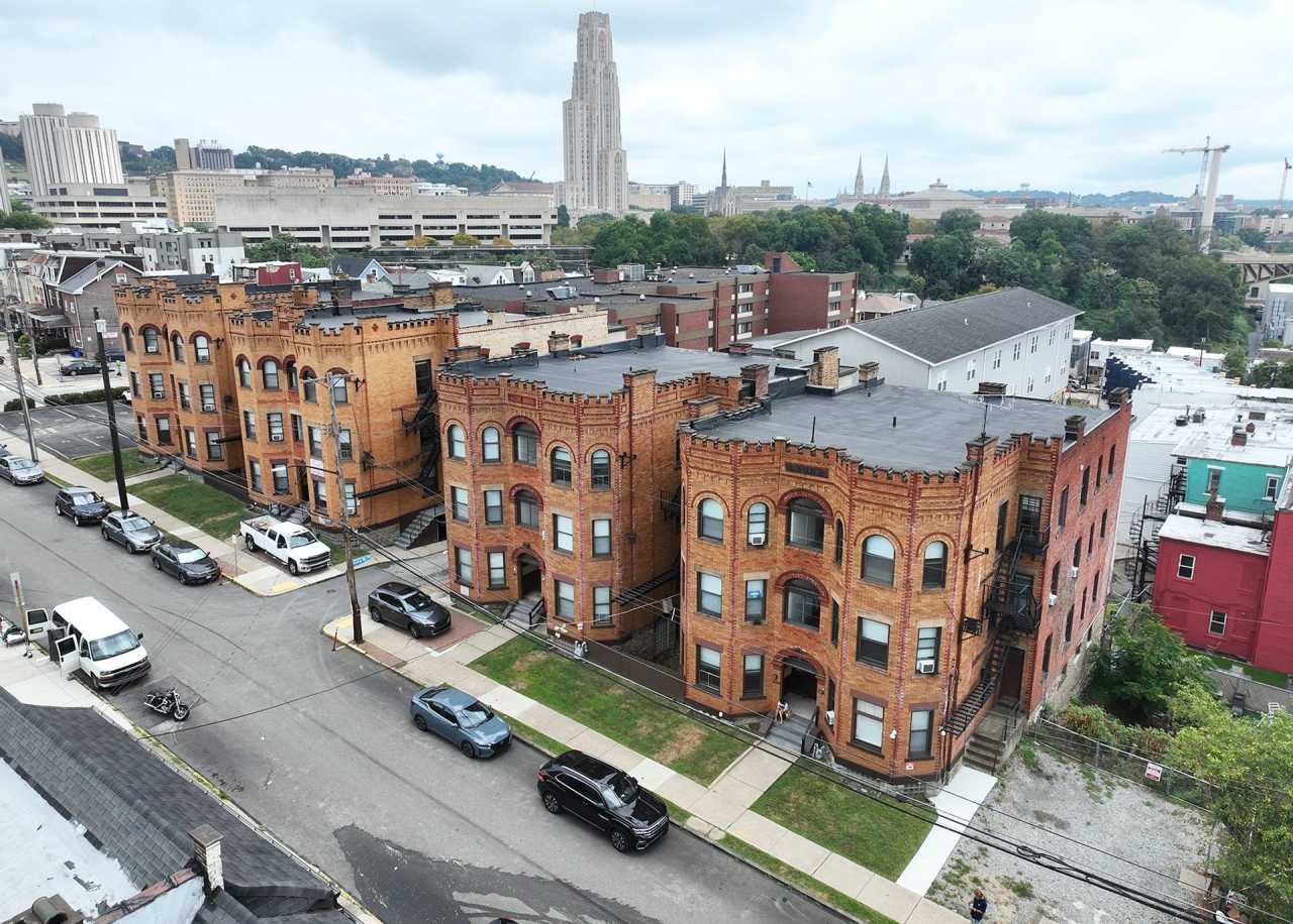 Oakland Bates Apartments