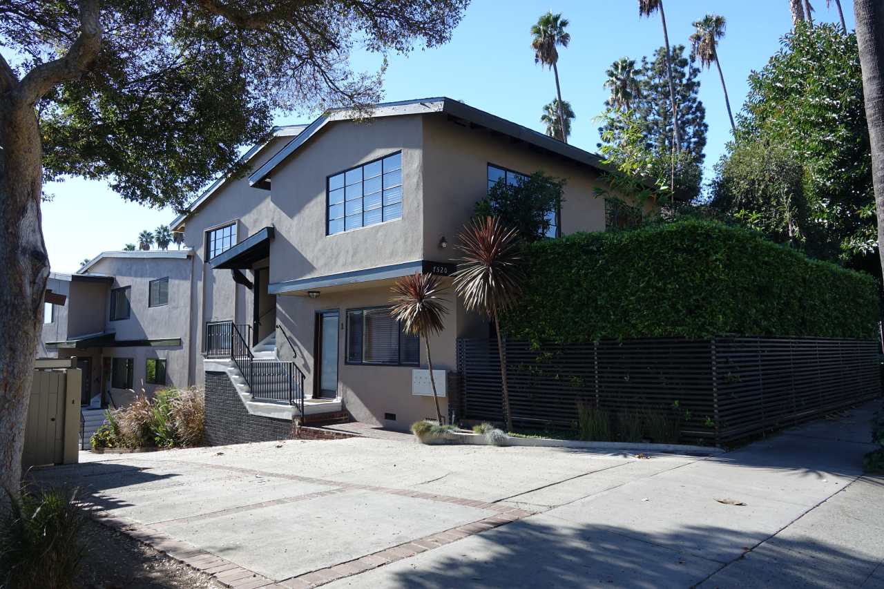 7520 Hollywood Boulevard