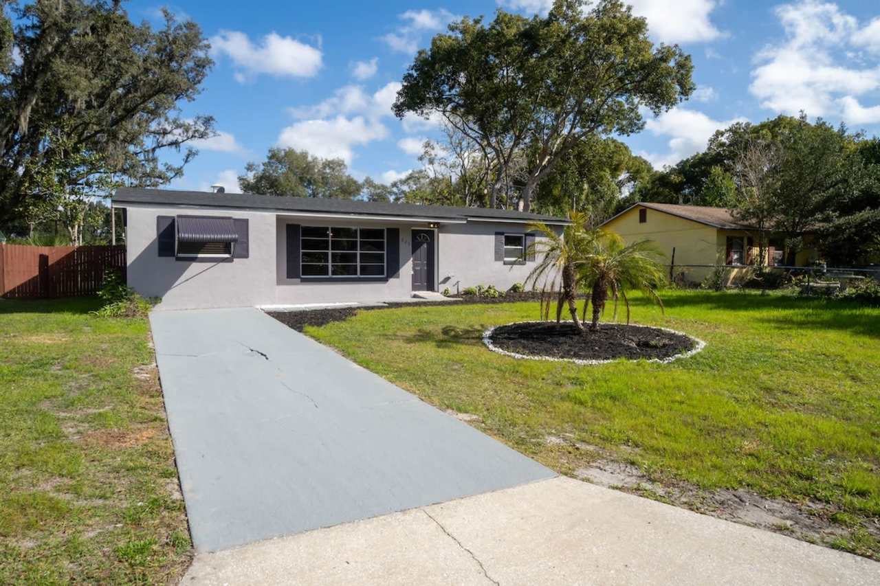 Updated 3/2 Pool Home in Apopka in the Mt. Plymouth Lakes Area