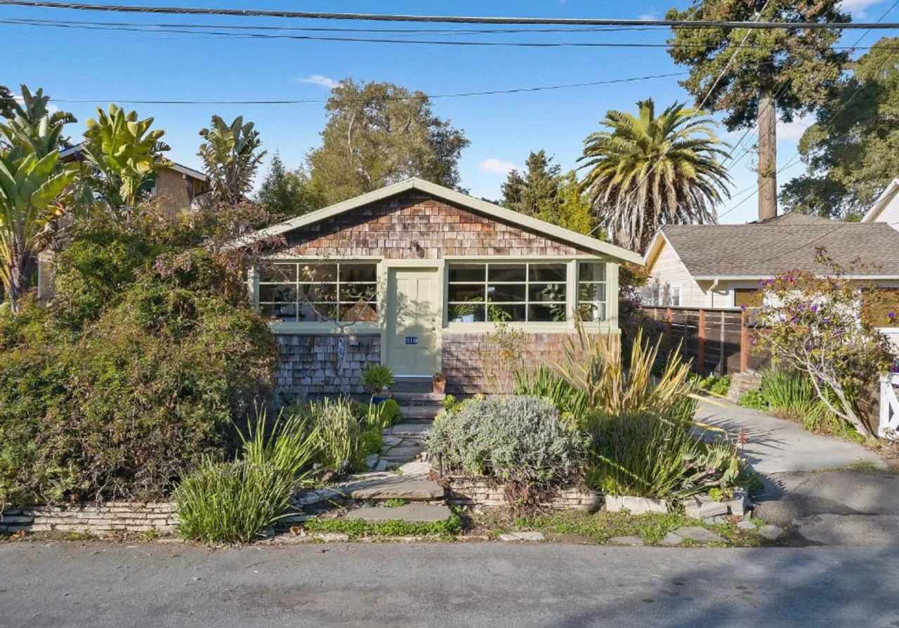 Beach Bungalow / Walking distance to the beach