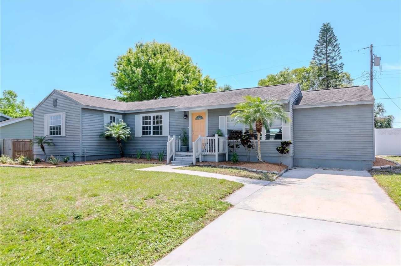 1528 W RIVER SHORE WAY