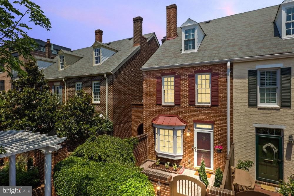 568 N SAINT ASAPH Street N