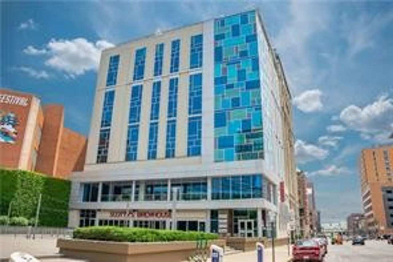 Luxury 2 Bedroom 2 Bathroom Condo Downtown -