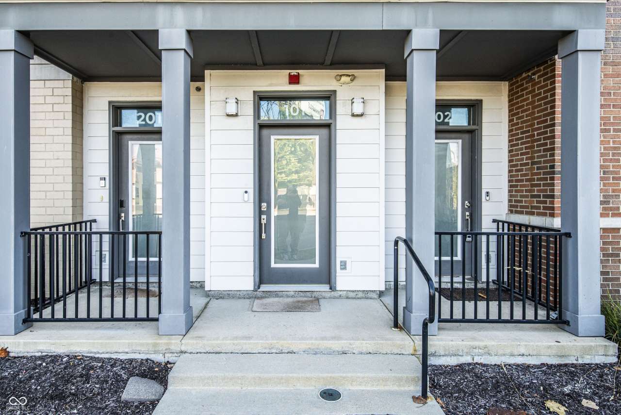 727 N Illinois Street