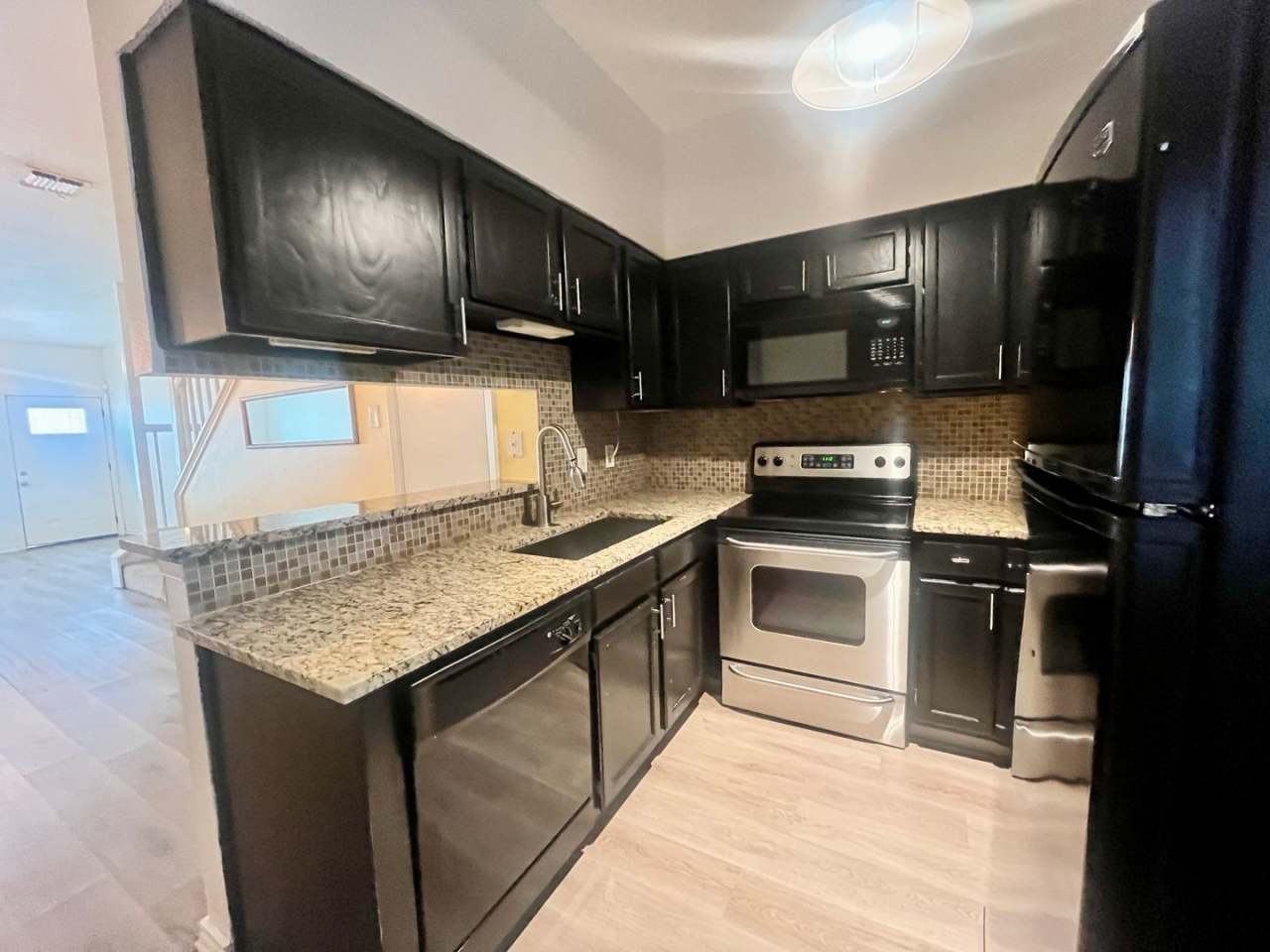 FALL INTO A NEW HOME WITH OUR MOVE-IN SPECIALS!