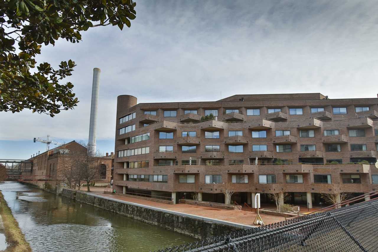 Application Fees Waived! Contemporary 2 Bed 2.5 Bath Condo in Georgetown's Iconic Flourmill Condominium.