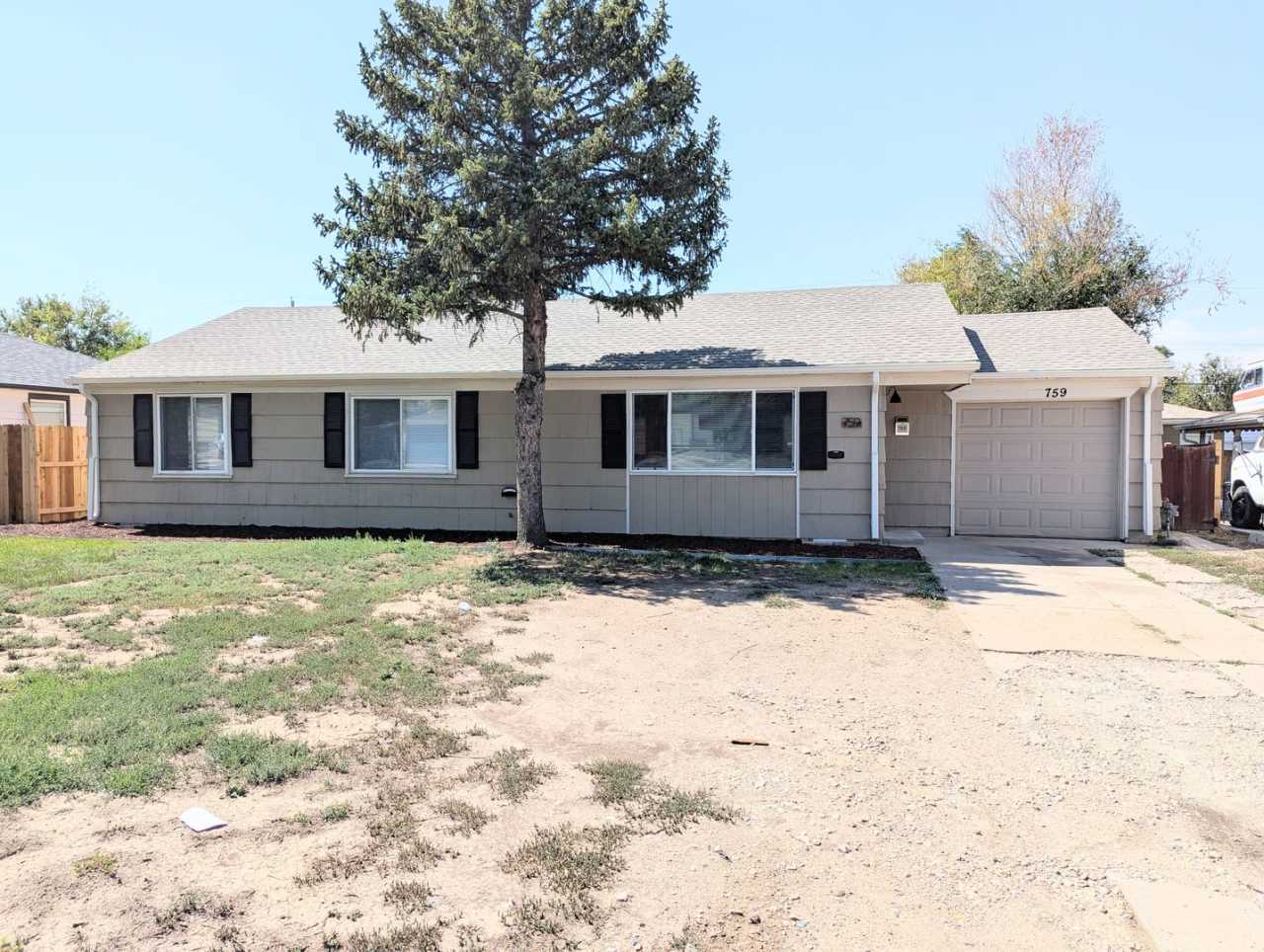 3 bed 1 bath home in Aurora