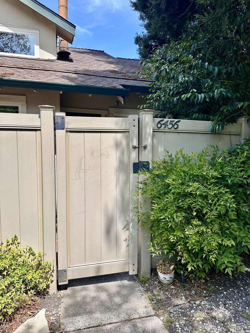 2 Bed/ 1.5 Bath Condo with 2 car Garage