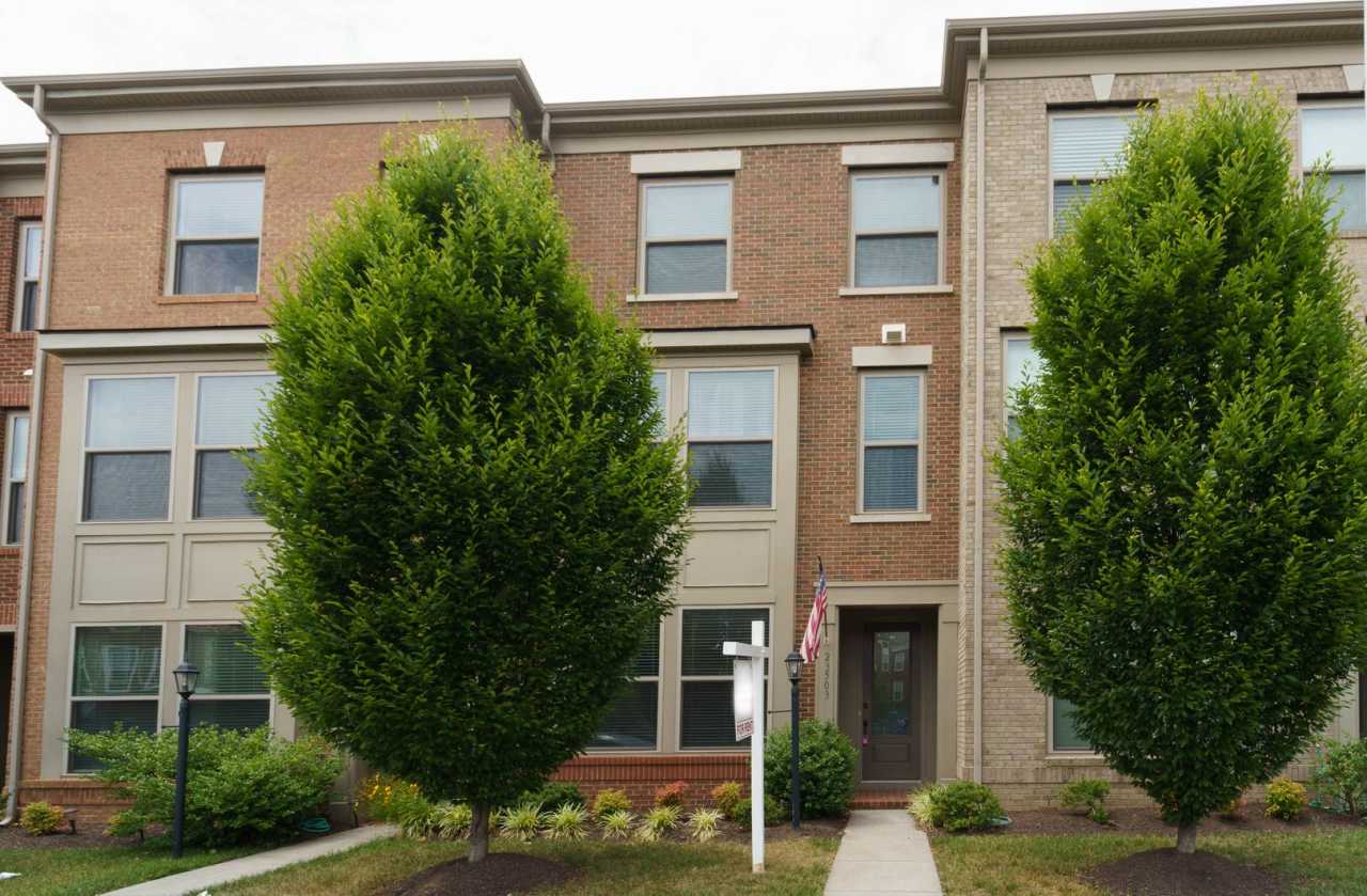 3 bedroom 3 bath townhouse in Brambleton