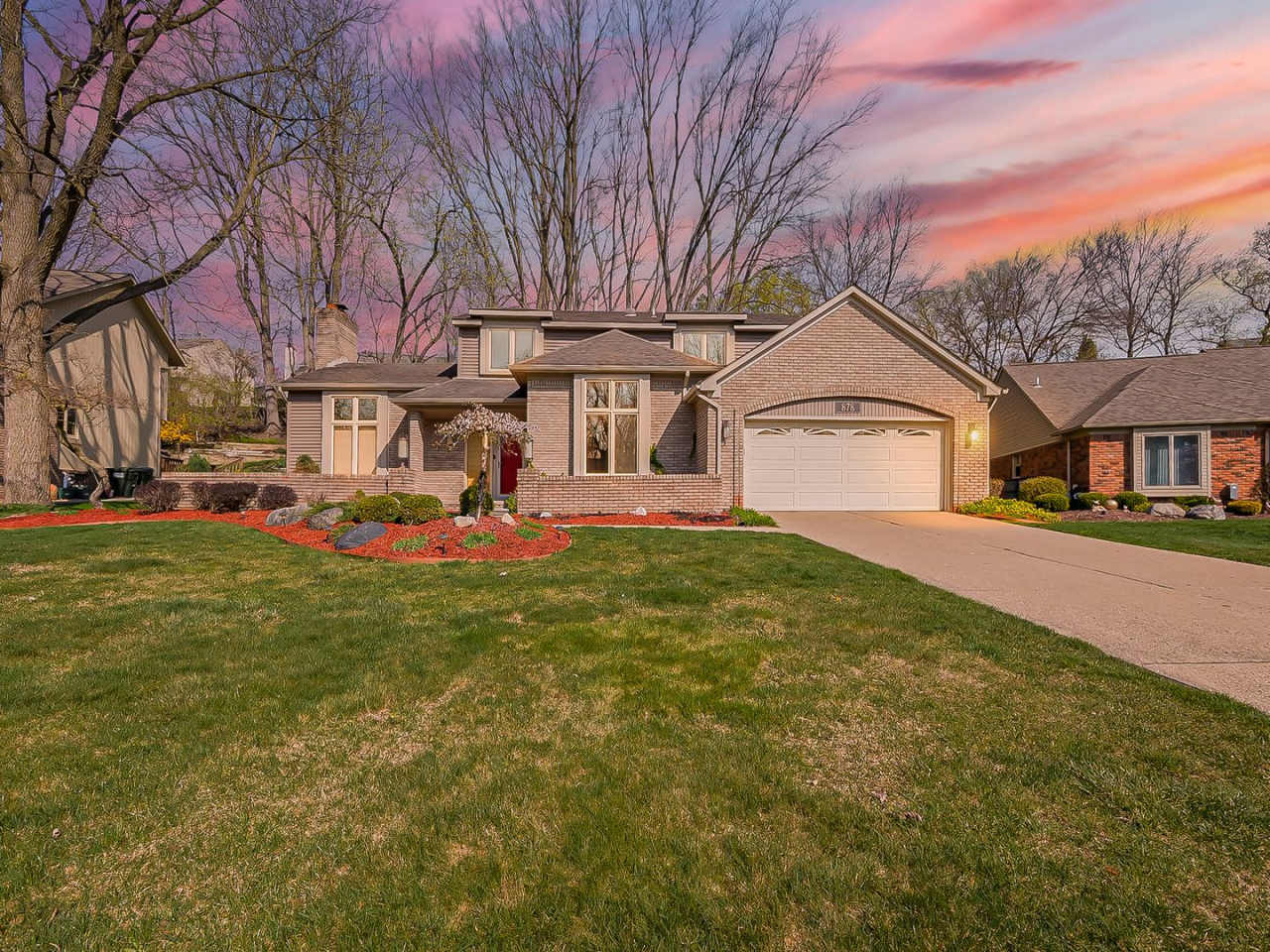 Welcome to this spacious single-family home in the desirable city of Rochester Hills, MI.