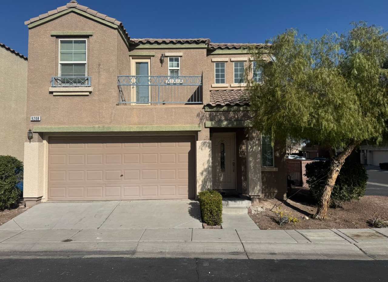 Beautiful Corner Lot 3-Bedroom with Pool, Balcony  Mountain Views