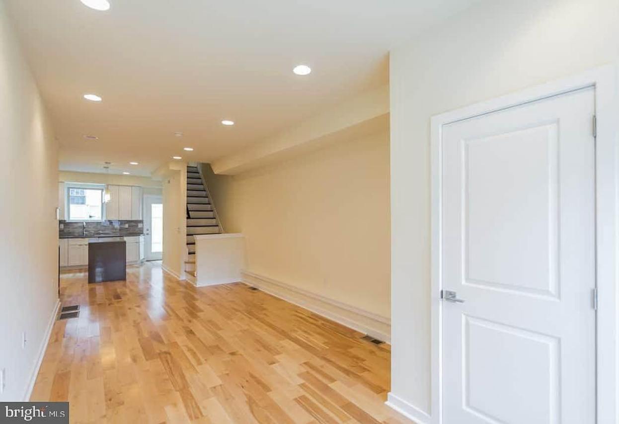 806 N Burns St, Philadelphia, PA 19130