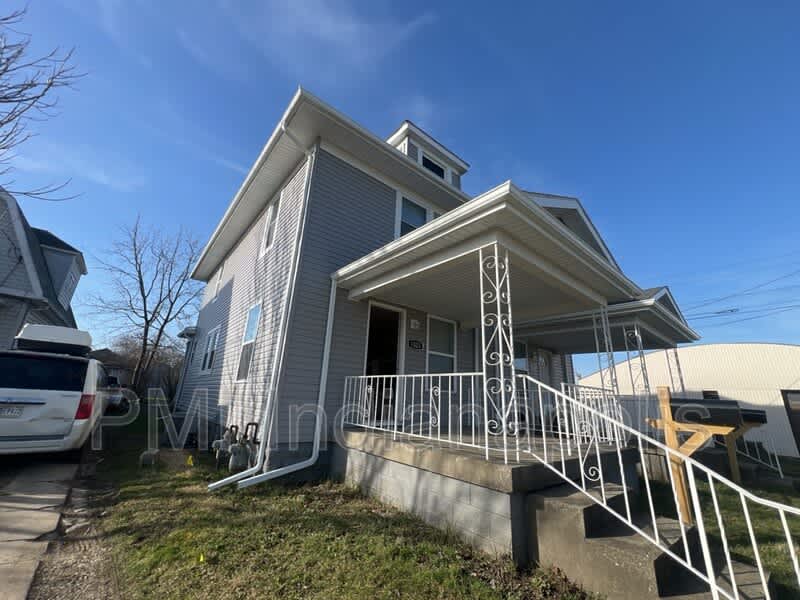 1823 Grand Ave