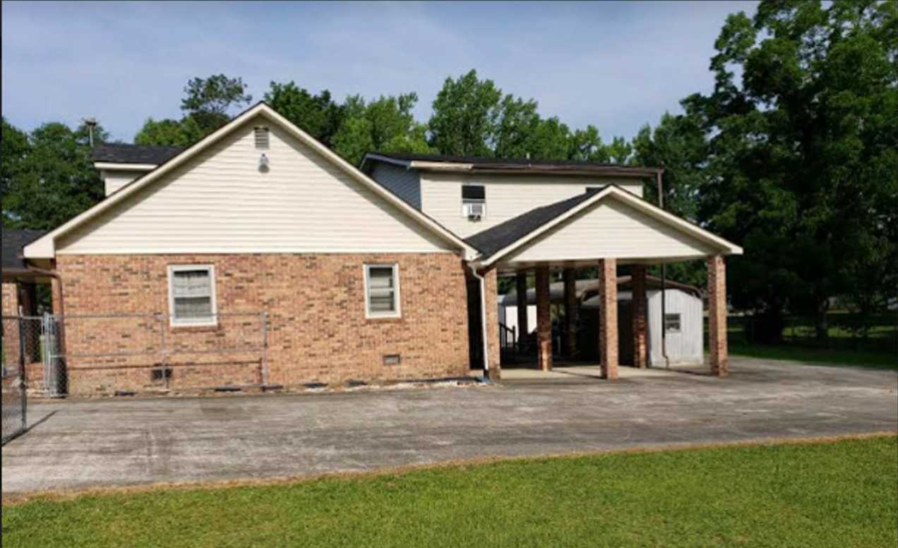 Upstairs 2bed/1bath Apartment