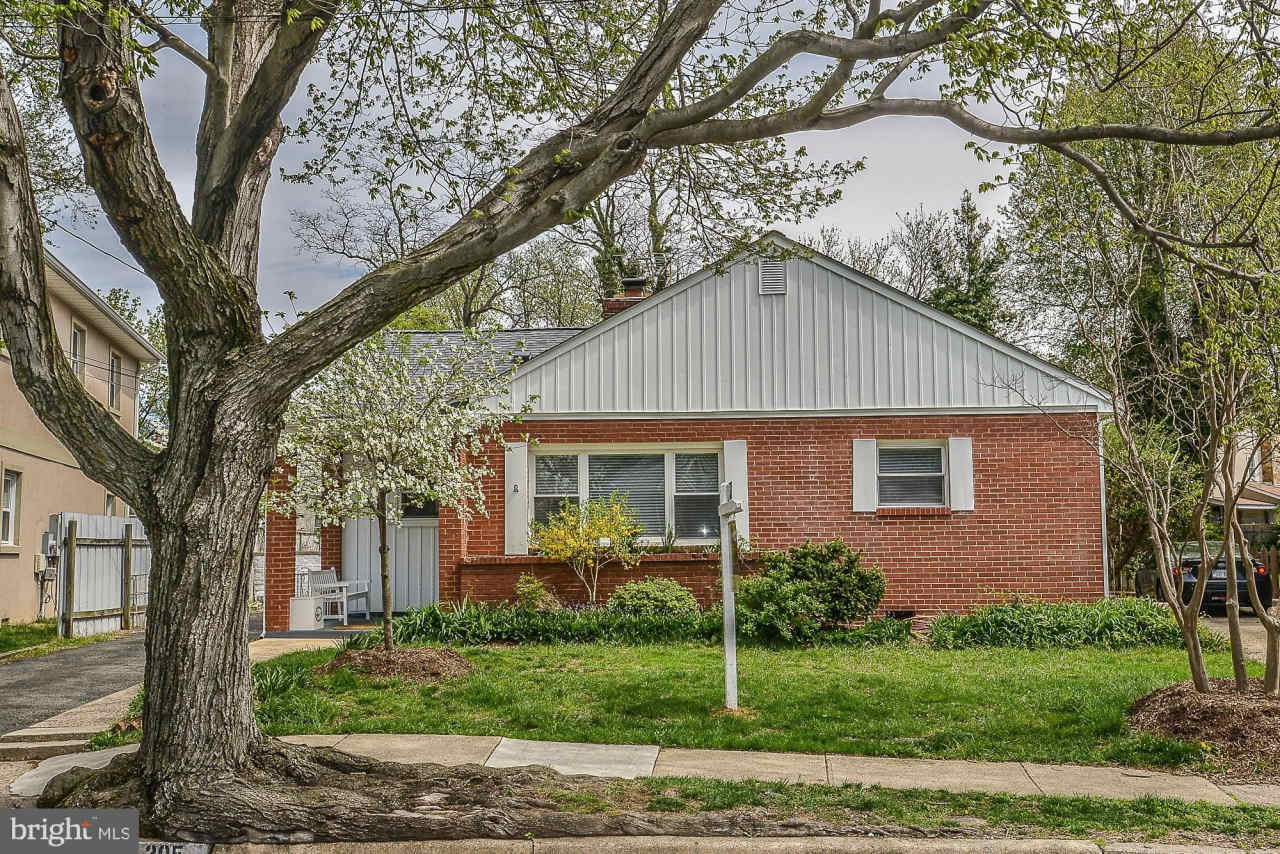 305 S FENWICK Street