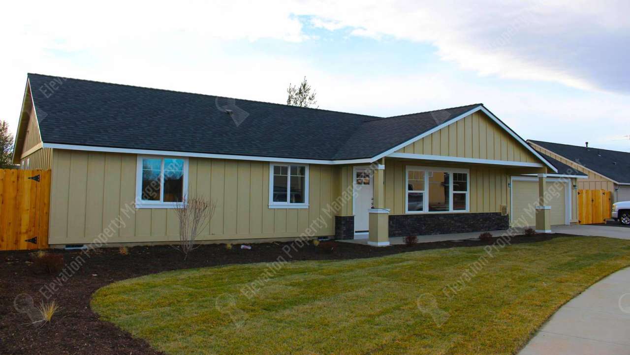 Newer single-level 3 BR home in NW Redmond with fenced backyard and RV parking