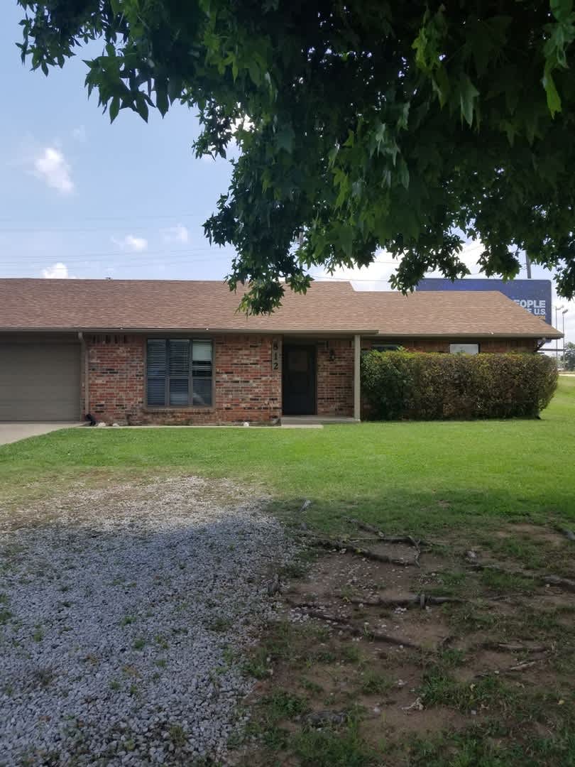 812 E. MacArthur St.