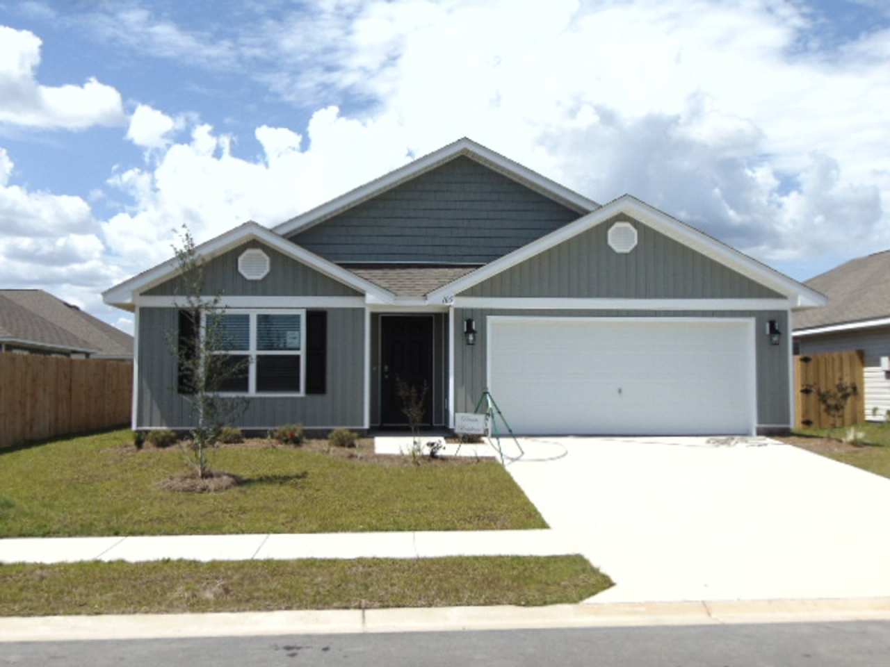 Bridge Harbor 4 bedroom 2 bath home with 2 Car Garage!