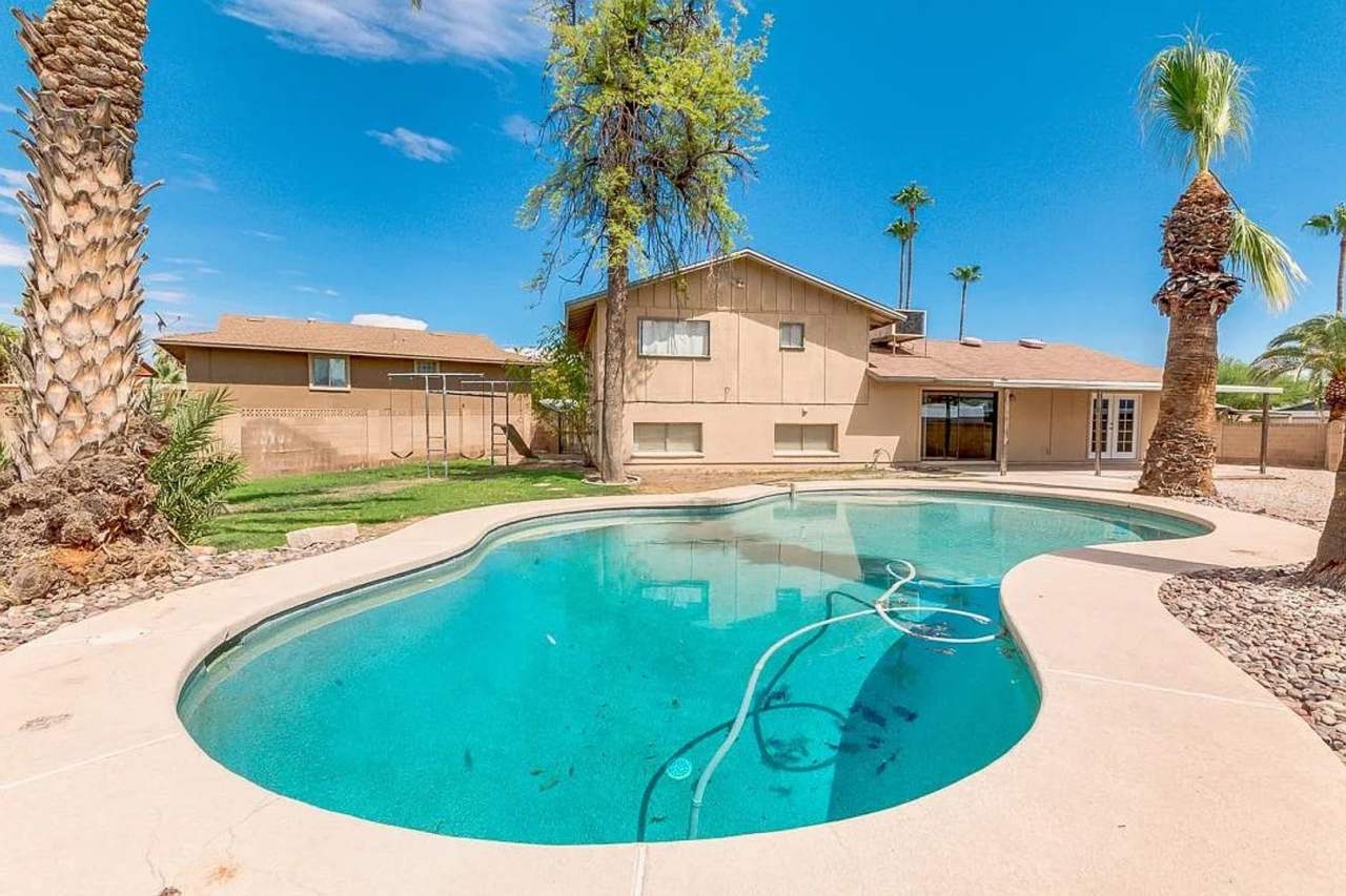 6 Bedroom ASU house with pool and large yard