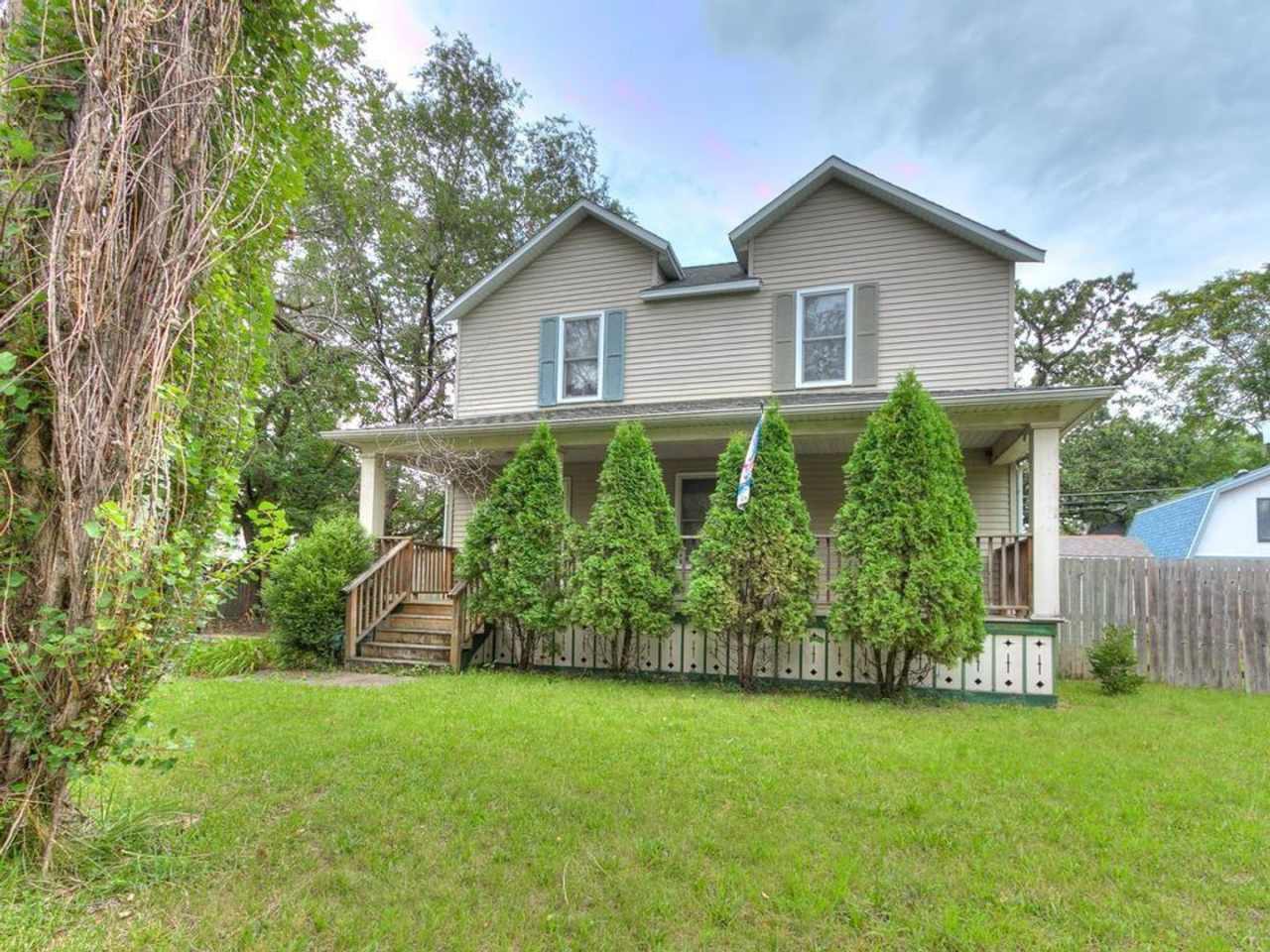 Spacious 5-Bedroom Home Near Drake University