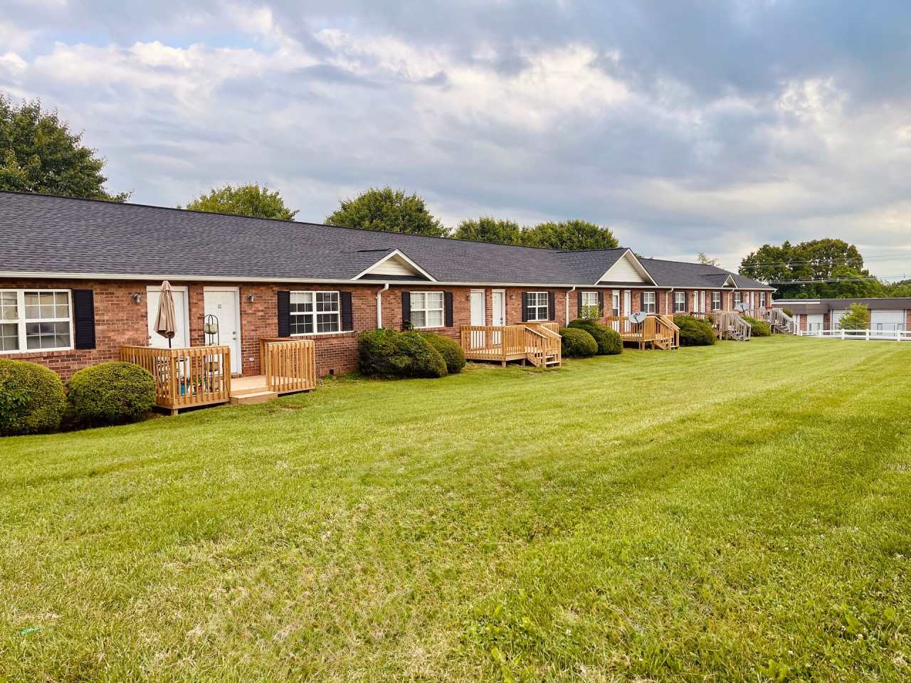 Beautiful 2 Bed 1.5 Bath Newly Updated with Garage